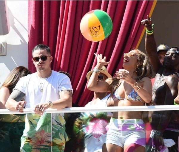 Jennifer Lopez au carnival du Soleil a Las Vegas