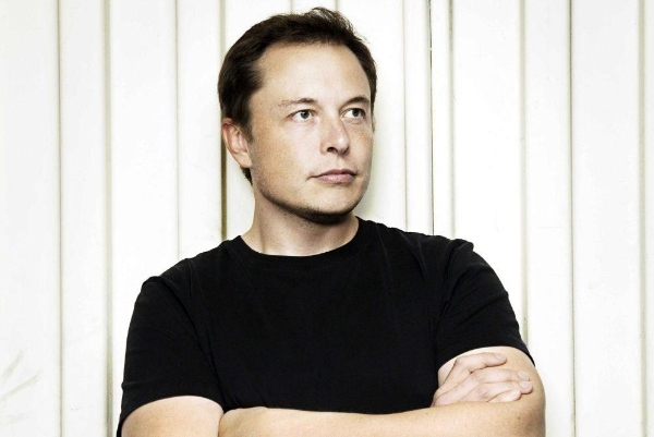 Elon Musk parle de la concurrence éventuelle avec Apple et de la conquête de Mars
